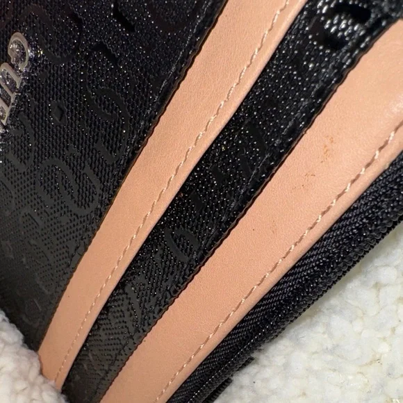 GUESS- Black and Tan Women's Card Holder - Picture 13 of 17